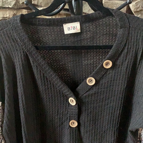 Snake Print Top - Picture 2 of 3